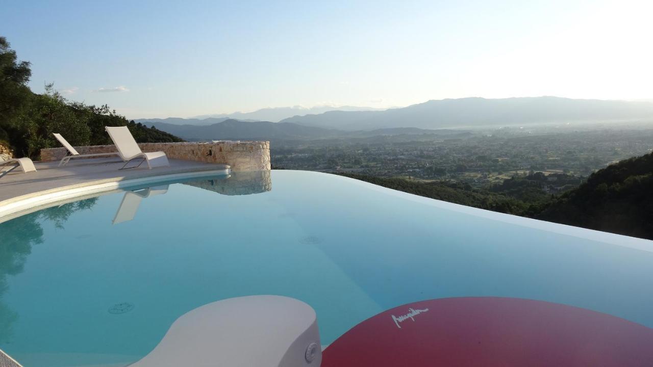 לוקה Villetta Farfallina "The Unique Property In The World With An Openable Roof" מראה חיצוני תמונה
