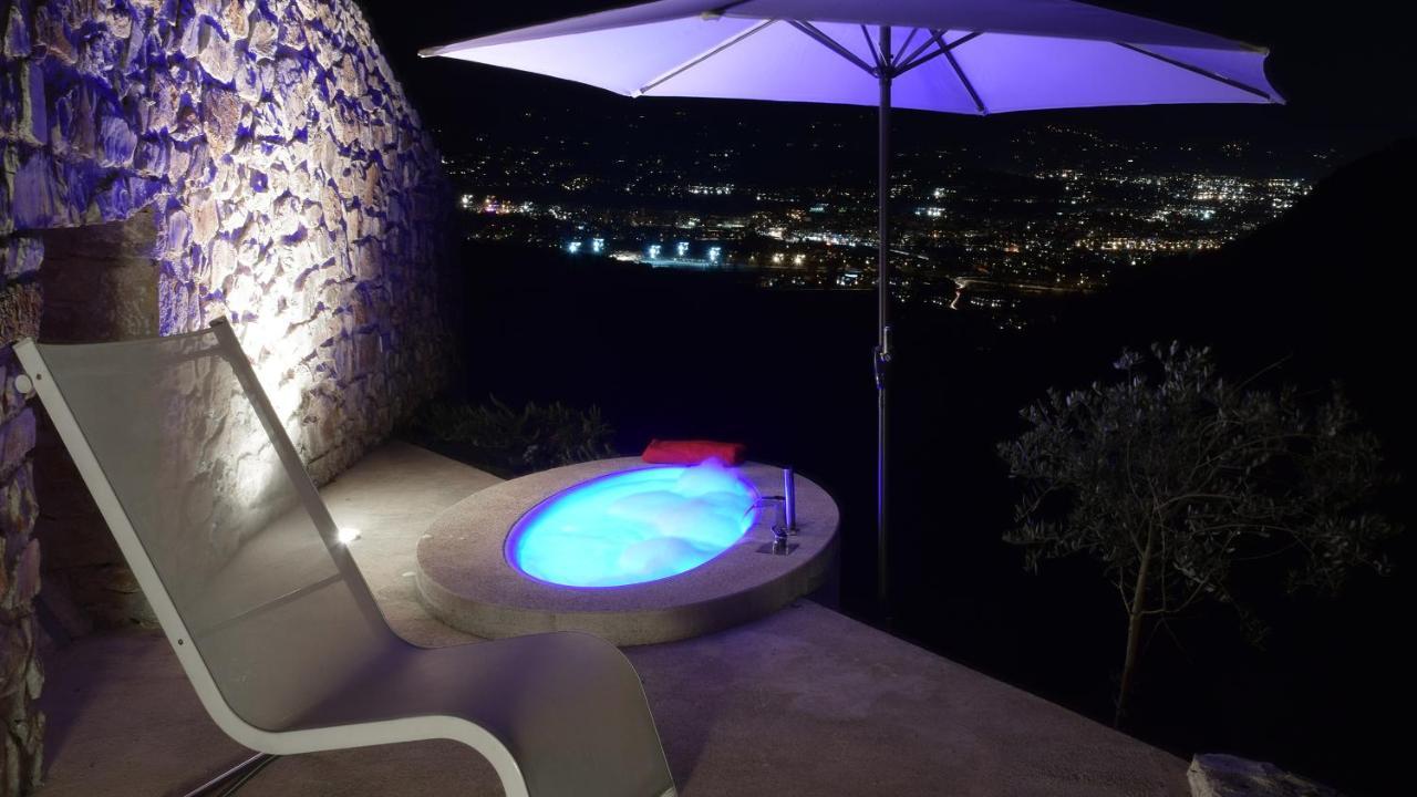 לוקה Villetta Farfallina "The Unique Property In The World With An Openable Roof" מראה חיצוני תמונה