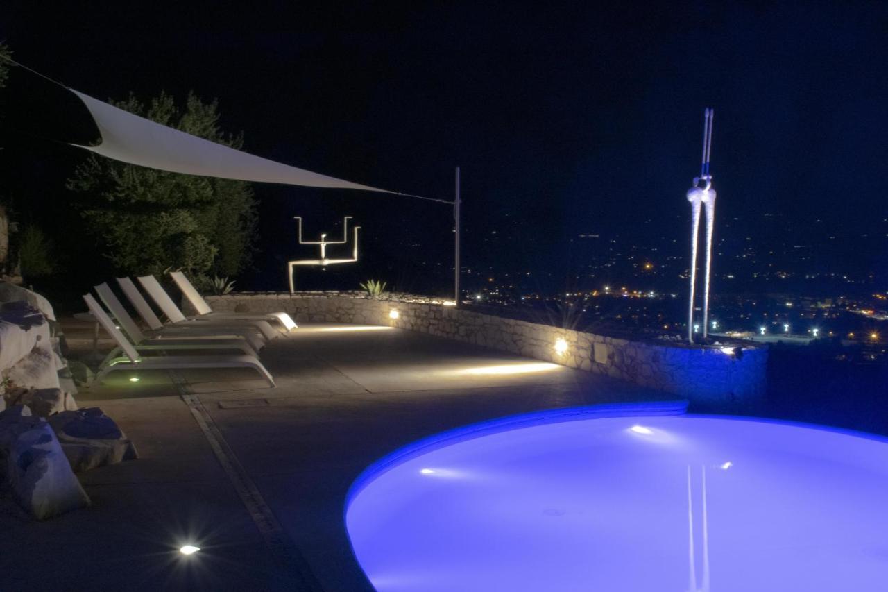 לוקה Villetta Farfallina "The Unique Property In The World With An Openable Roof" מראה חיצוני תמונה