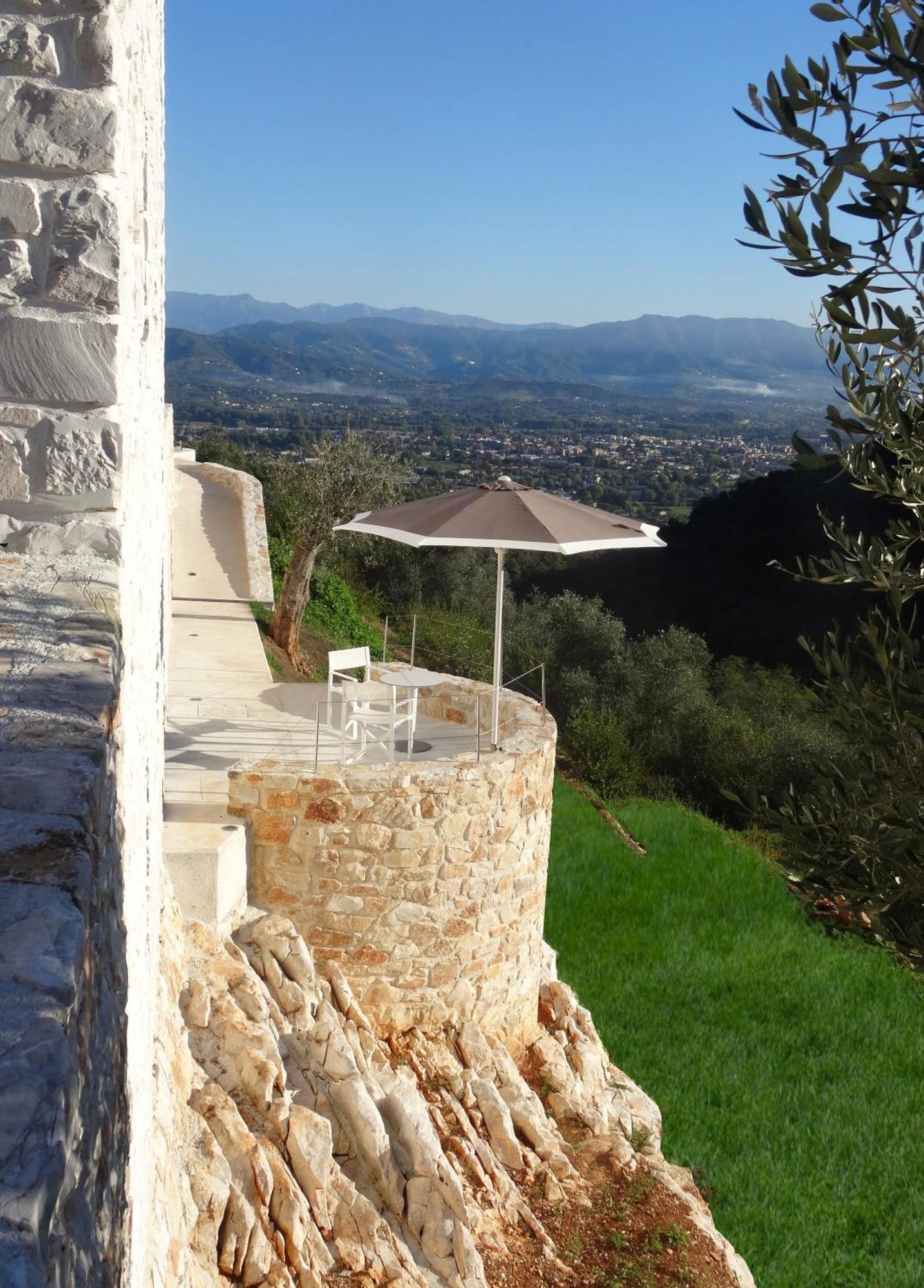 לוקה Villetta Farfallina "The Unique Property In The World With An Openable Roof" מראה חיצוני תמונה